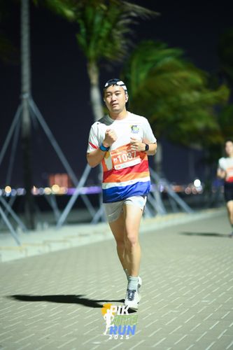 Race photo from PIK NITE RUN 2025