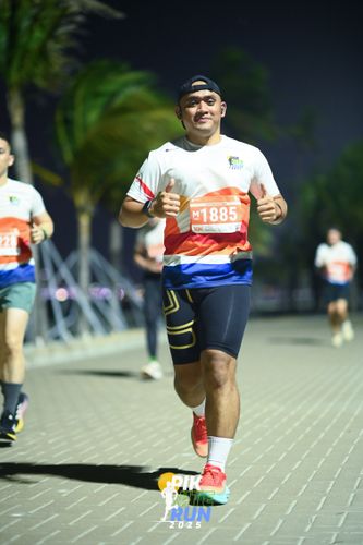 Race photo from PIK NITE RUN 2025