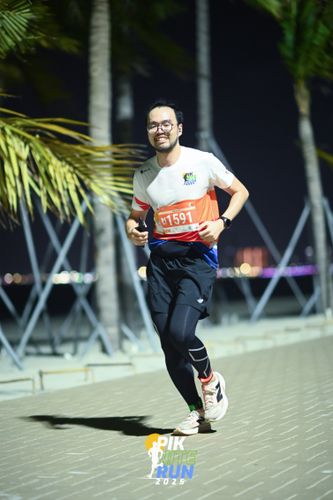 Race photo from PIK NITE RUN 2025