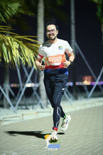 Race photo from PIK NITE RUN 2025