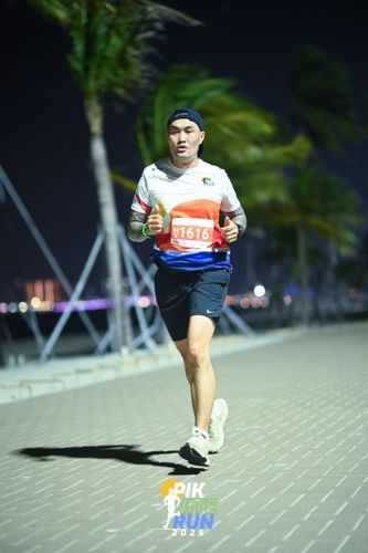 Race photo from PIK NITE RUN 2025