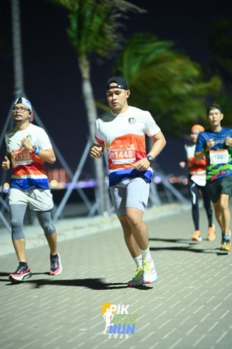 Race photo from PIK NITE RUN 2025