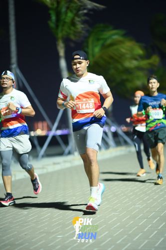 Race photo from PIK NITE RUN 2025