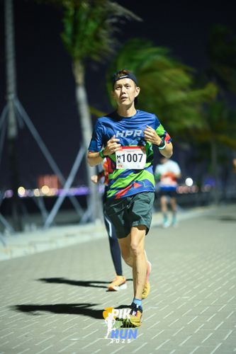 Race photo from PIK NITE RUN 2025