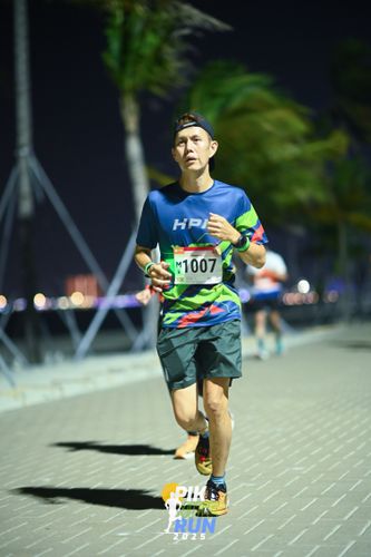 Race photo from PIK NITE RUN 2025