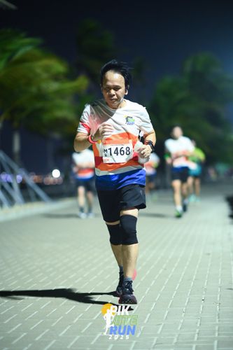 Race photo from PIK NITE RUN 2025