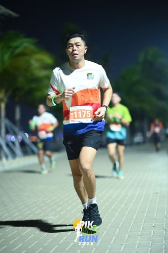 Race photo from PIK NITE RUN 2025
