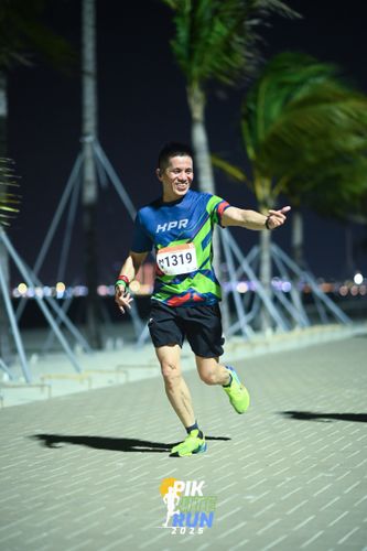 Race photo from PIK NITE RUN 2025