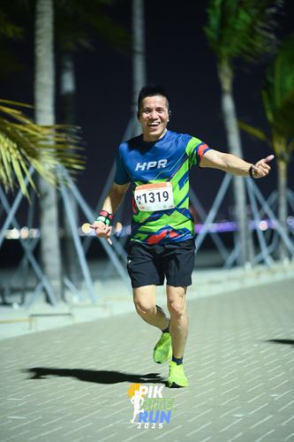 Race photo from PIK NITE RUN 2025