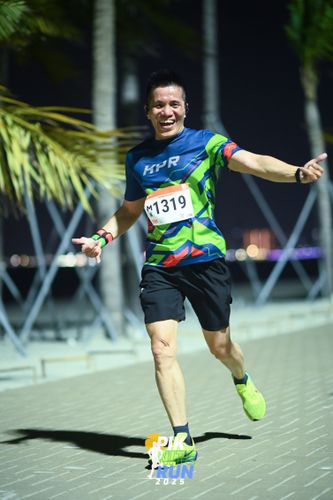 Race photo from PIK NITE RUN 2025