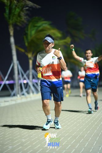 Race photo from PIK NITE RUN 2025