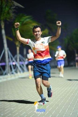 Race photo from PIK NITE RUN 2025