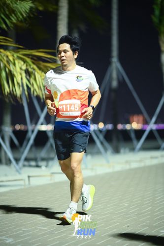 Race photo from PIK NITE RUN 2025