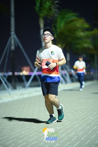 Race photo from PIK NITE RUN 2025