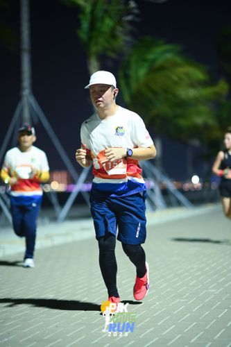 Race photo from PIK NITE RUN 2025
