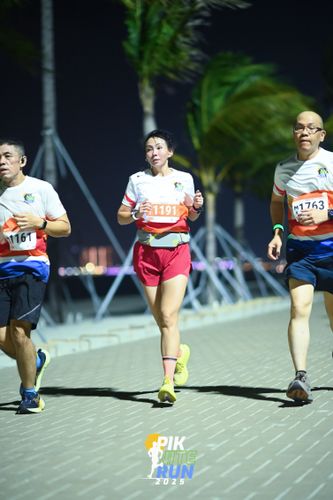 Race photo from PIK NITE RUN 2025