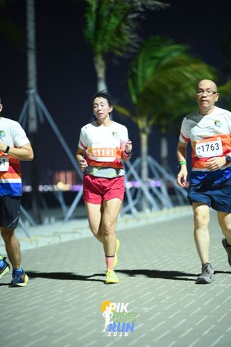 Race photo from PIK NITE RUN 2025