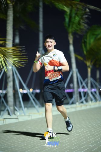 Race photo from PIK NITE RUN 2025