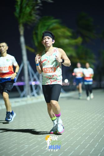 Race photo from PIK NITE RUN 2025