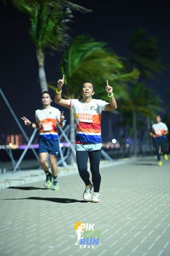 Race photo from PIK NITE RUN 2025