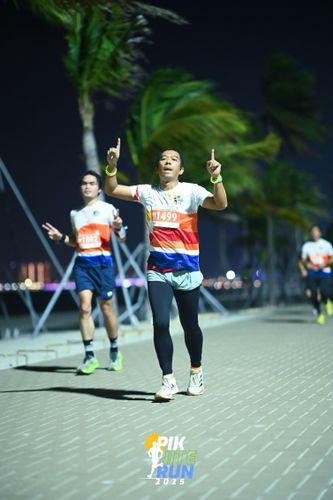 Race photo from PIK NITE RUN 2025