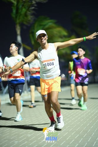 Race photo from PIK NITE RUN 2025