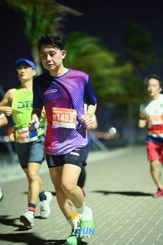 Race photo from PIK NITE RUN 2025