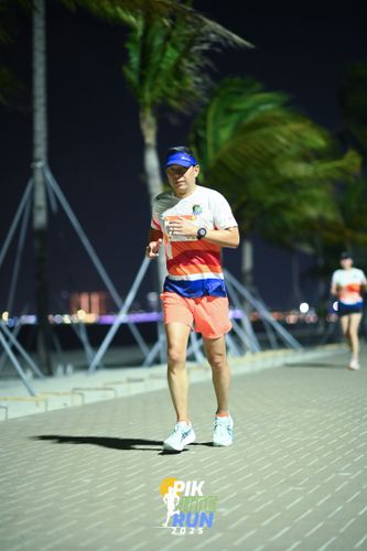 Race photo from PIK NITE RUN 2025