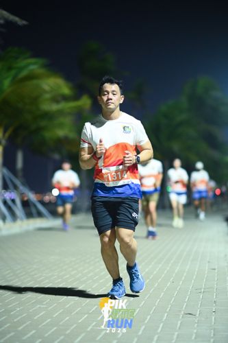 Race photo from PIK NITE RUN 2025