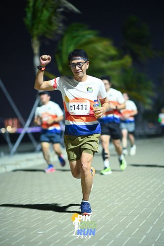 Race photo from PIK NITE RUN 2025