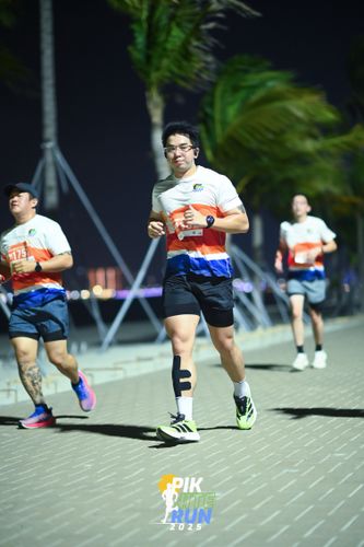 Race photo from PIK NITE RUN 2025