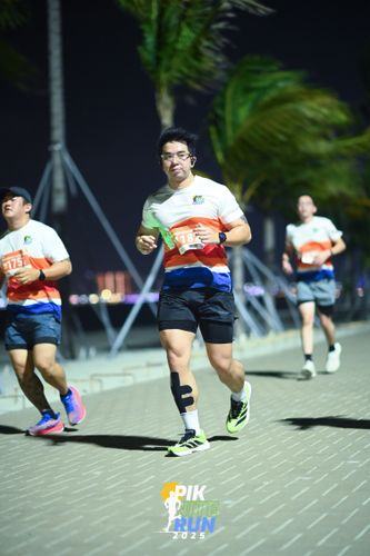 Race photo from PIK NITE RUN 2025