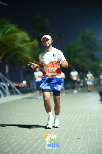 Race photo from PIK NITE RUN 2025