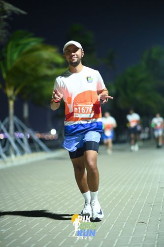 Race photo from PIK NITE RUN 2025