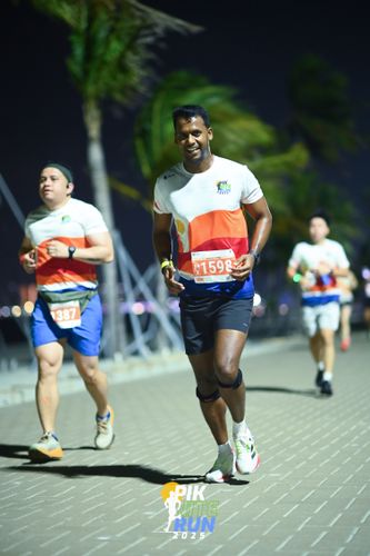 Race photo from PIK NITE RUN 2025