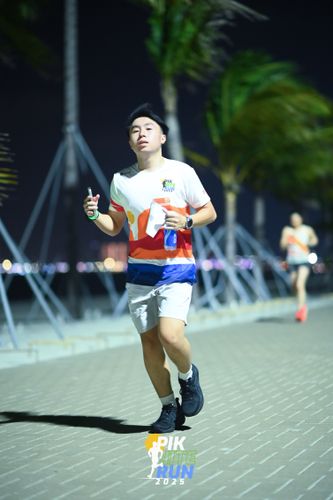 Race photo from PIK NITE RUN 2025