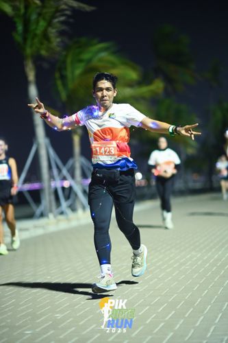 Race photo from PIK NITE RUN 2025