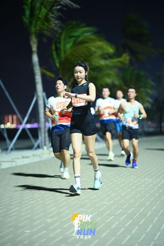 Race photo from PIK NITE RUN 2025