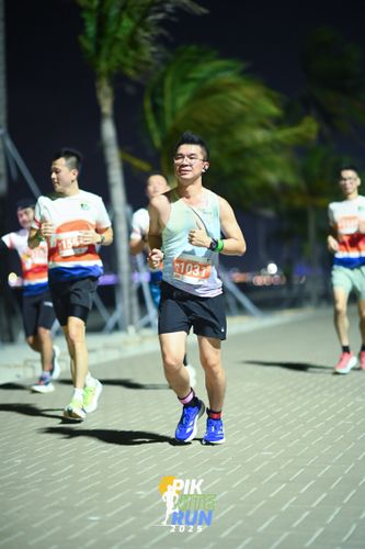 Race photo from PIK NITE RUN 2025