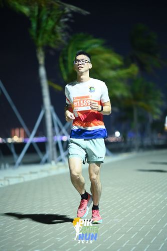Race photo from PIK NITE RUN 2025