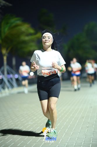 Race photo from PIK NITE RUN 2025