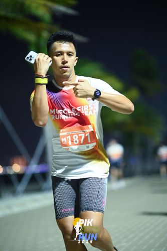 Race photo from PIK NITE RUN 2025