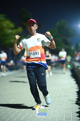Race photo from PIK NITE RUN 2025