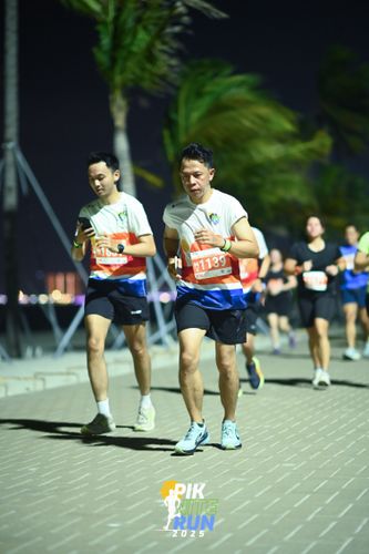 Race photo from PIK NITE RUN 2025