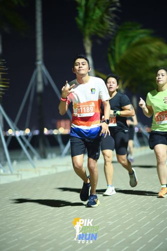 Race photo from PIK NITE RUN 2025