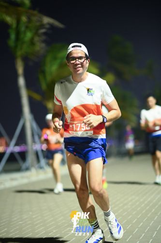 Race photo from PIK NITE RUN 2025