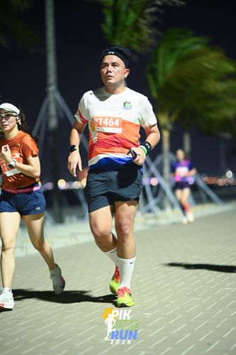 Race photo from PIK NITE RUN 2025