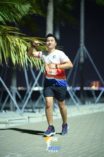 Race photo from PIK NITE RUN 2025
