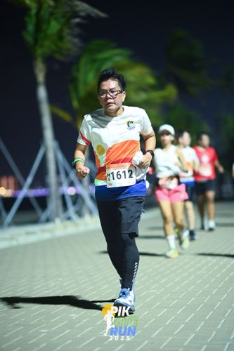 Race photo from PIK NITE RUN 2025