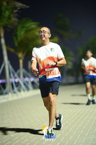 Race photo from PIK NITE RUN 2025